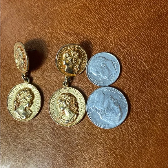 ❤️Vintage gold coin earrings (solid)❤️ - Picture 7 of 7